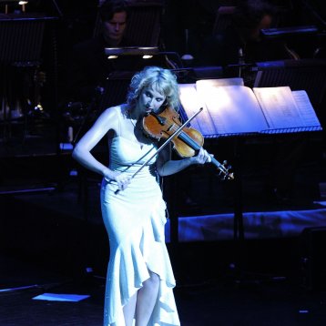 Violin Star Brings Paris to Kiwi Audiences