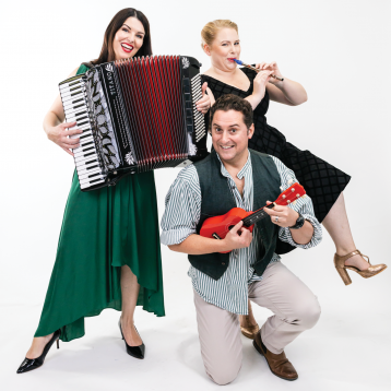 Accordionist Tracey Collins joins Luck of the Irish! 