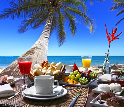 Beach breakfast in Fiji