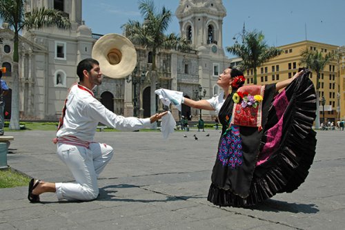Marinera dancers in front of the cathedral in Lima